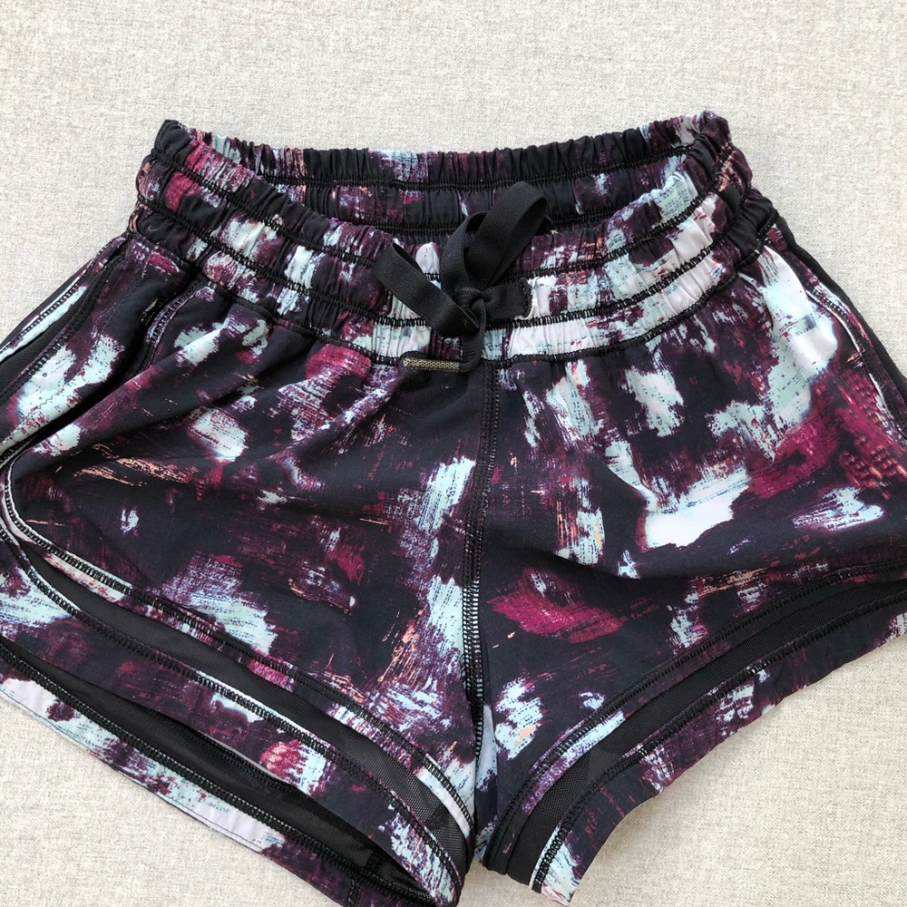 Lululemon Hotty Hot Short 2.5